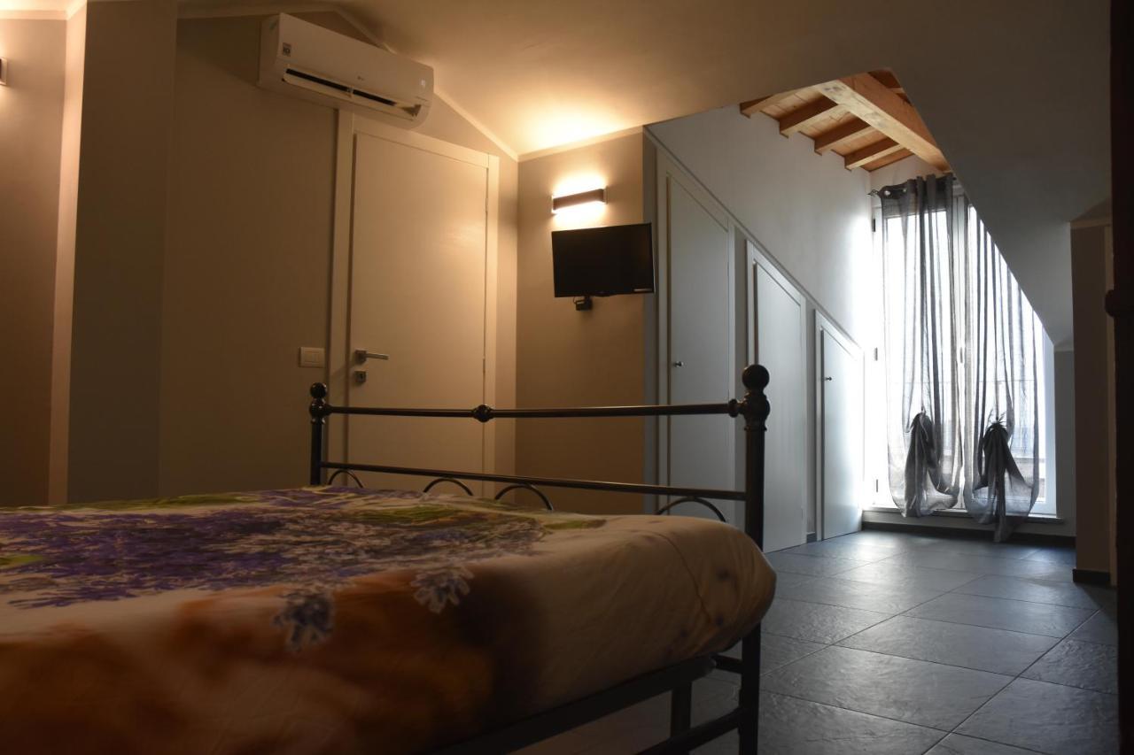 Collina Di Cloe Apartamento Guarene Exterior foto